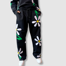 Load image into Gallery viewer, 'all over daisies' sweatpants