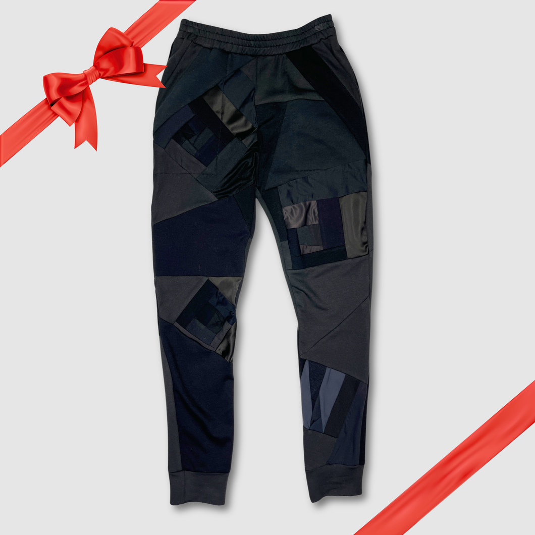 in-stock holiday - SIZE: S - black 'all-over reroll' jogger