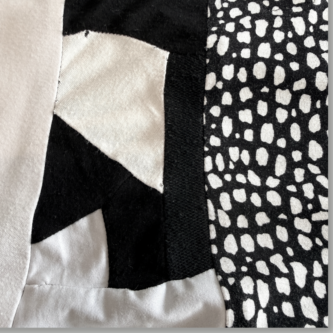 size large - preloved - black + white short sleeve tee