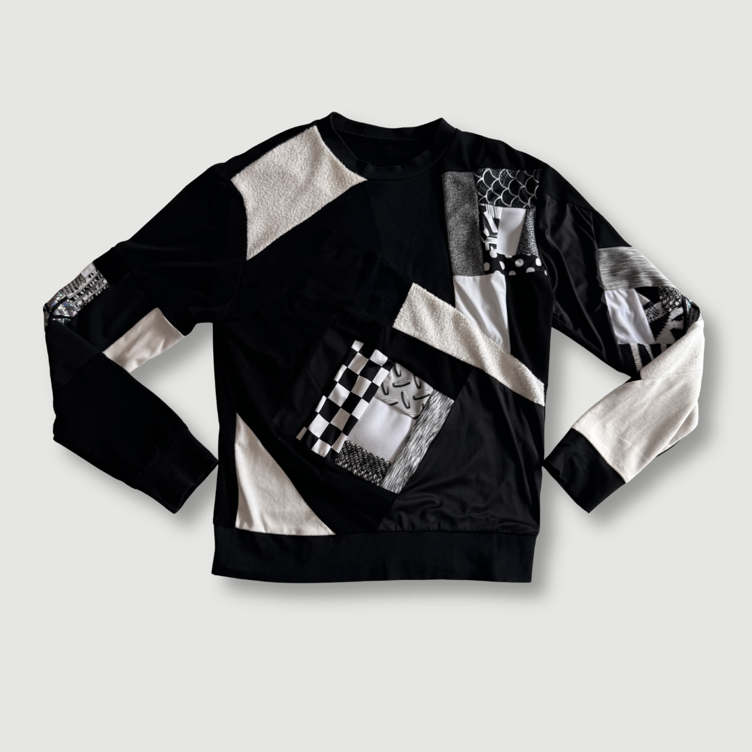 size large - preloved - black + white "all-over reroll" sweatshirt