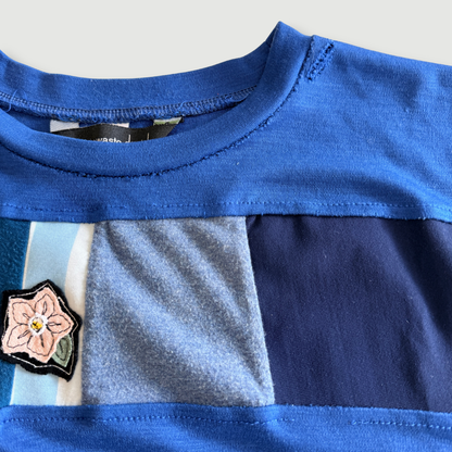 size extra small - preloved - blue striped tee with mini flower patch