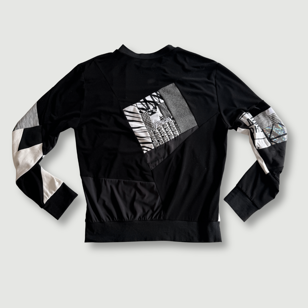 size large - preloved - black + white "all-over reroll" sweatshirt