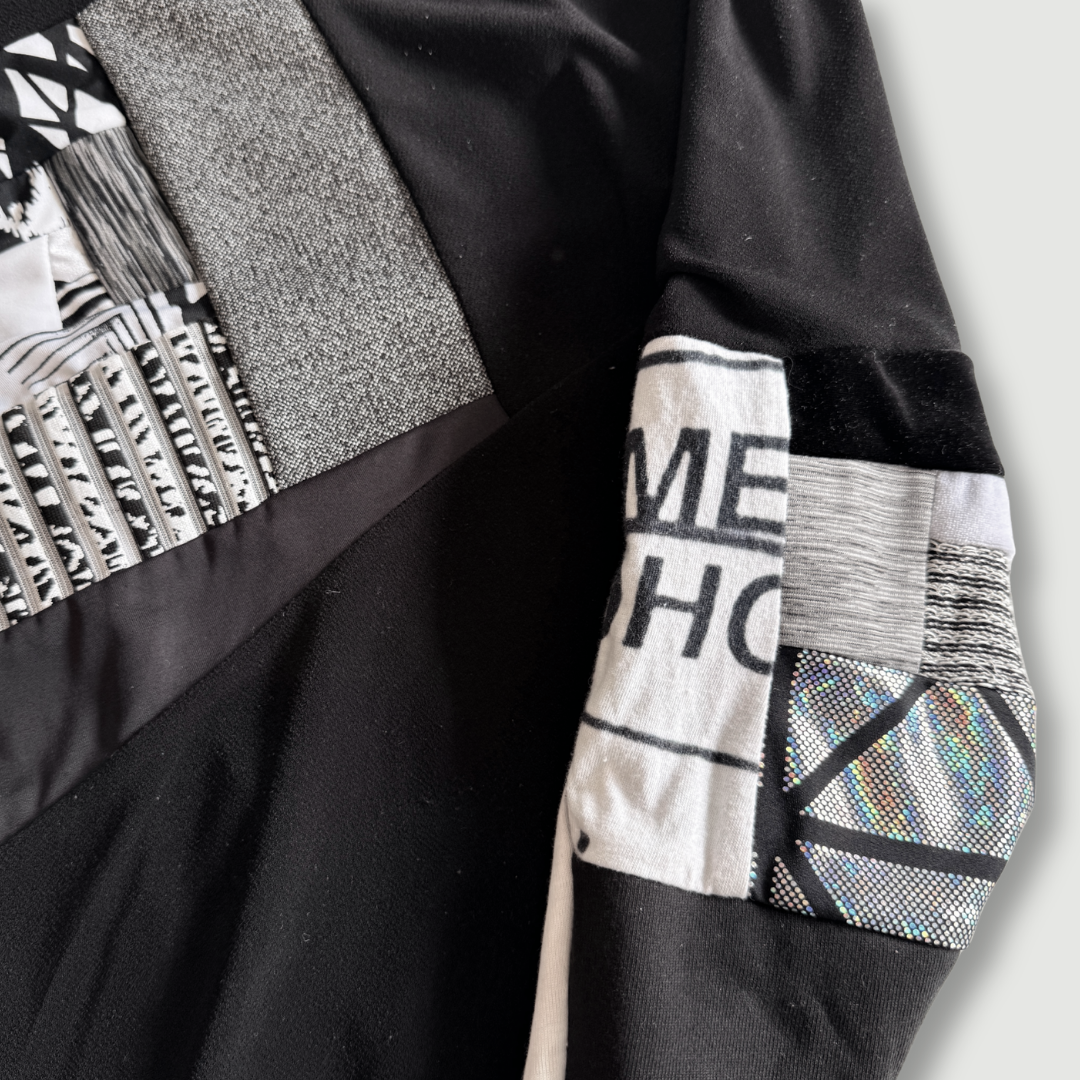 size large - preloved - black + white "all-over reroll" sweatshirt