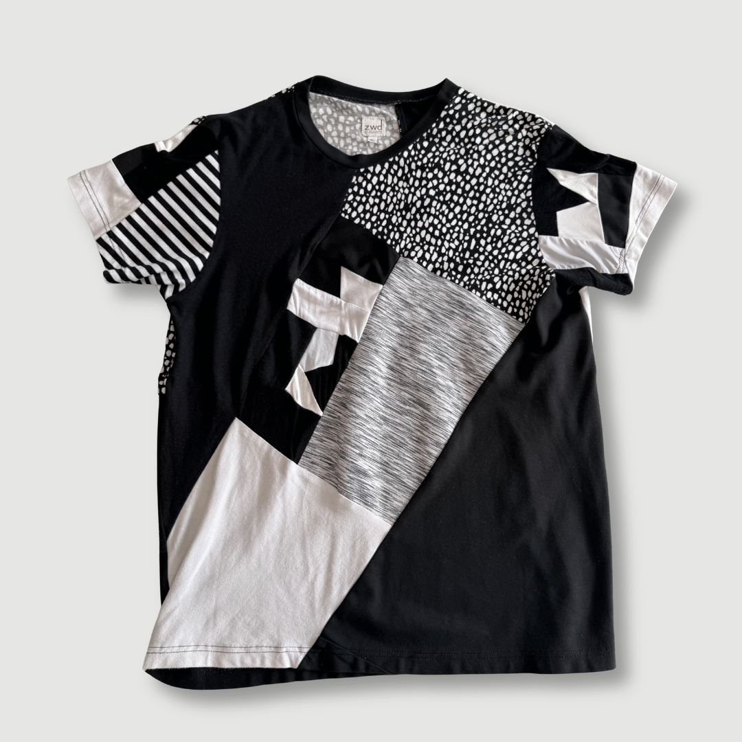 size large - preloved - black + white short sleeve tee