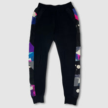 Load image into Gallery viewer, preloved - SIZE: S - black &#39;striped reroll&#39; joggers
