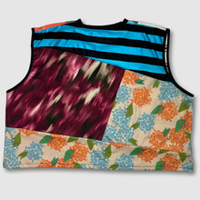 Load image into Gallery viewer, preloved - SIZE: 2XL - mixed print &#39;all-over reroll&#39; crop top
