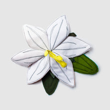 Load image into Gallery viewer, &#39;lilies&#39; brooch
