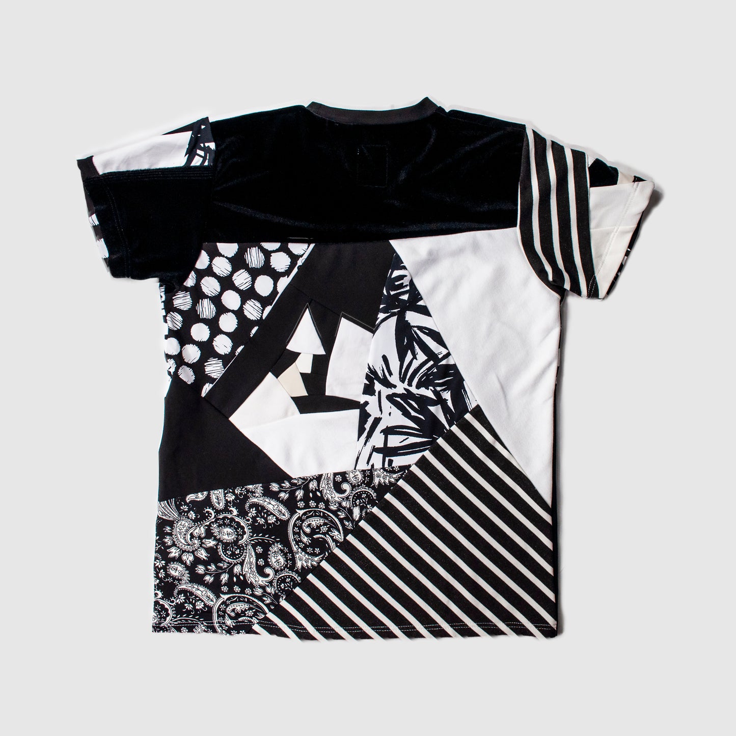 black + white 'all-over reroll' short sleeve tee shirt