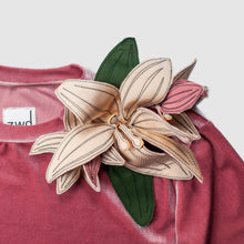 Load image into Gallery viewer, &#39;lilies&#39; sweatshirt

